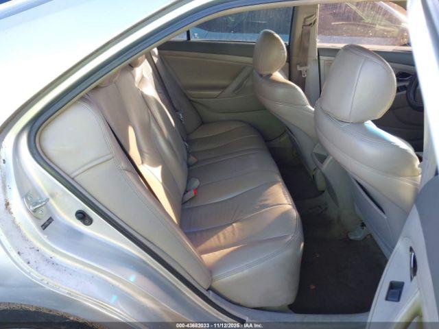 Toyota Camry Le Image 8