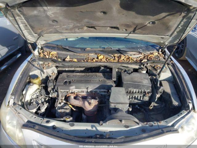 Toyota Camry Le Image 9