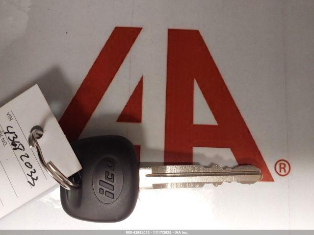 Toyota Camry Le Image 7