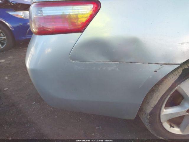 Toyota Camry Le Image 10