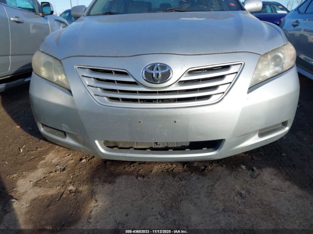 Toyota Camry Le Image 13