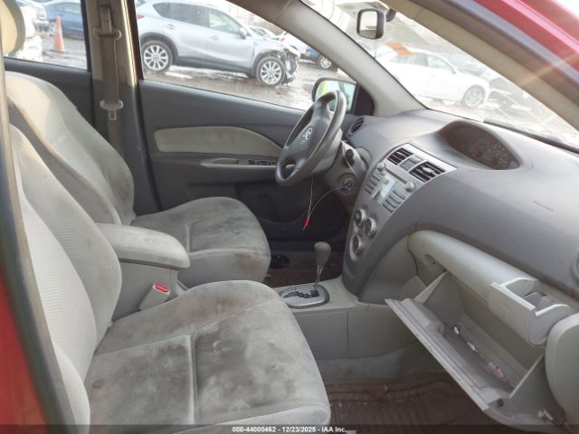 Toyota Yaris Image 2