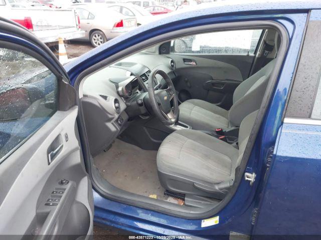 Chevrolet Sonic Lt Auto Image 9