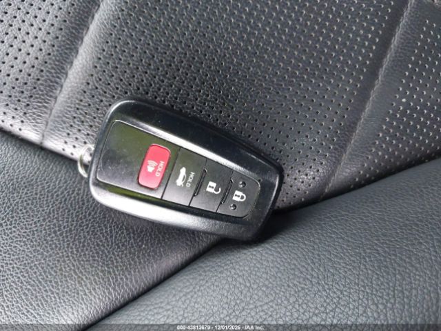 Toyota Camry Xle Image 13