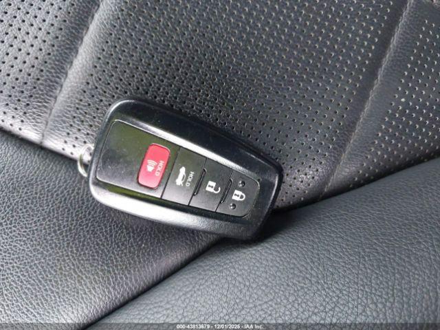 Toyota Camry Xle Image 13