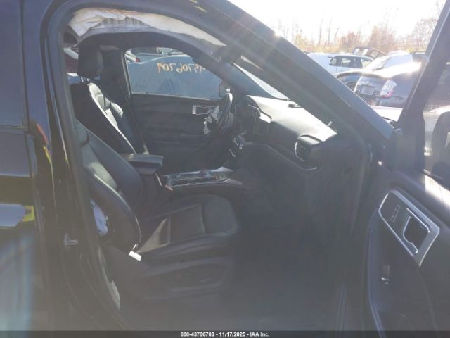 Ford Explorer Xlt Image 3