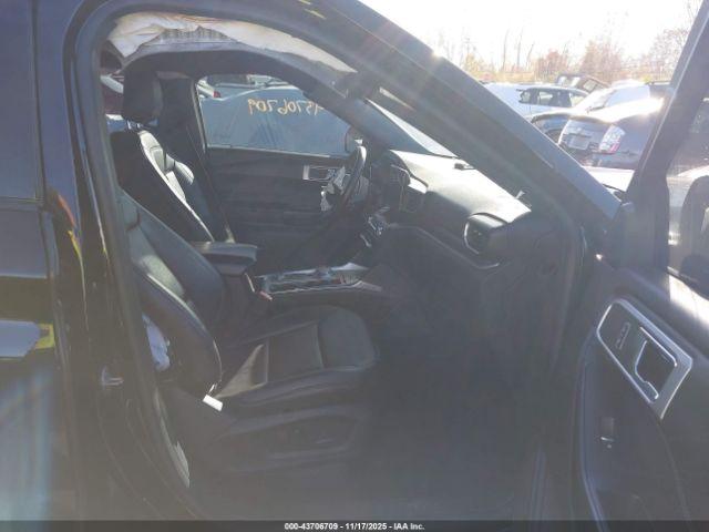 Ford Explorer Xlt Image 3