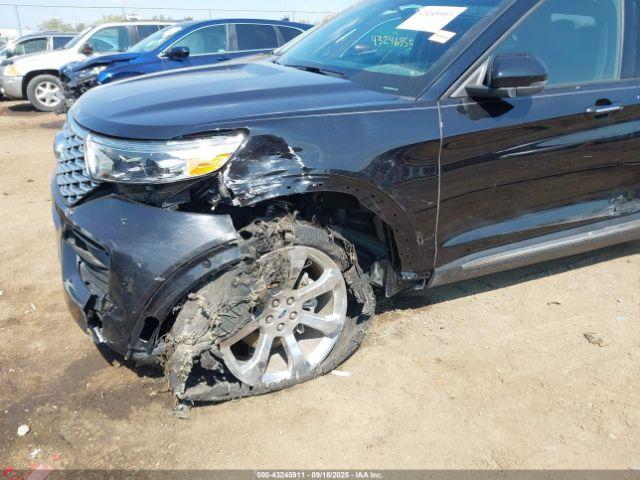 Ford Explorer Platinum Image 10