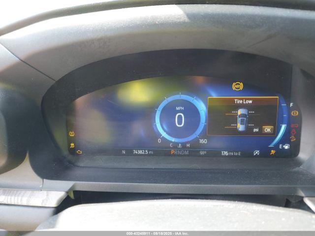 Ford Explorer Platinum Image 11