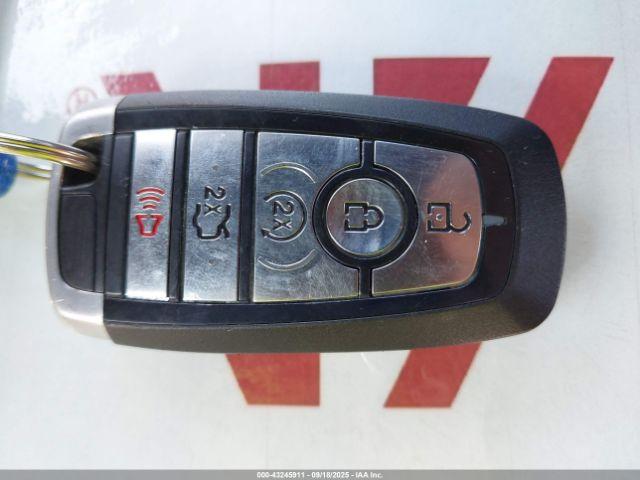 Ford Explorer Platinum Image 14