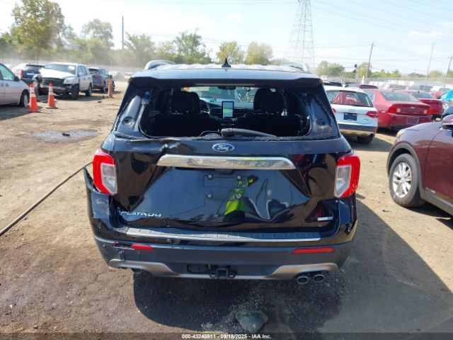 Ford Explorer Platinum Image 17