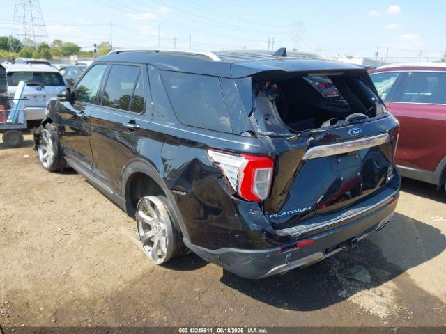 Ford Explorer Platinum Image 3