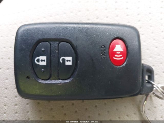 Toyota Prius Two Image 8