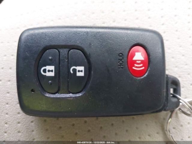 Toyota Prius Two Image 8