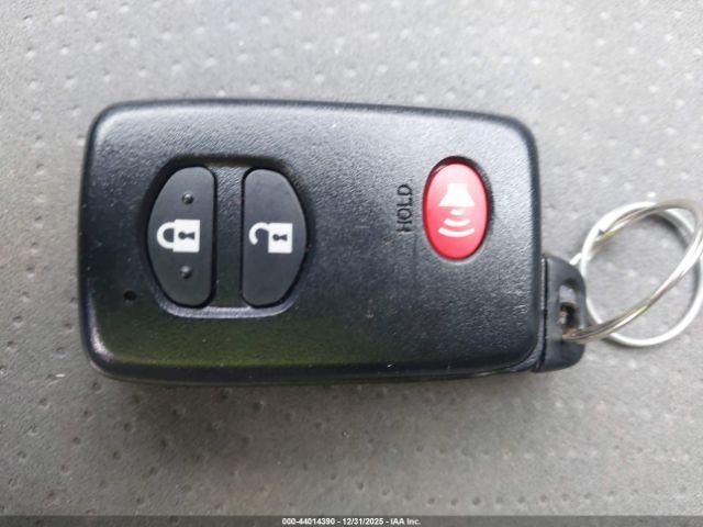 Toyota Prius Two Image 11