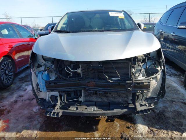 Nissan Rogue S Image 5