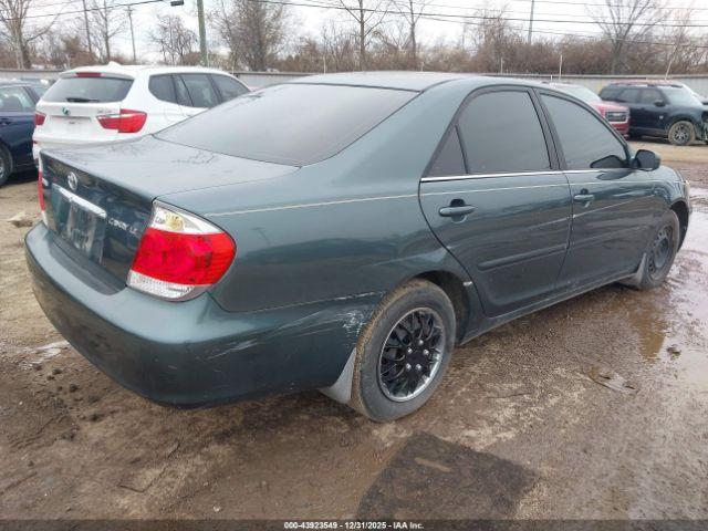 Toyota Camry Le Image 7