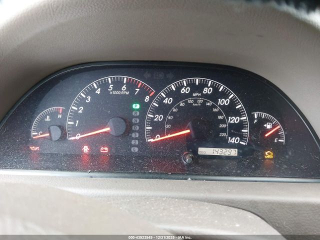 Toyota Camry Le Image 11