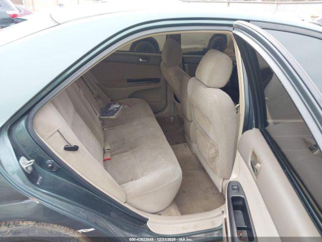 Toyota Camry Le Image 9