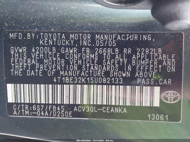 Toyota Camry Le Image 10