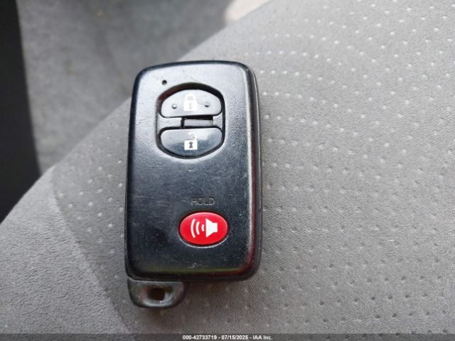 Toyota Prius Two Image 9