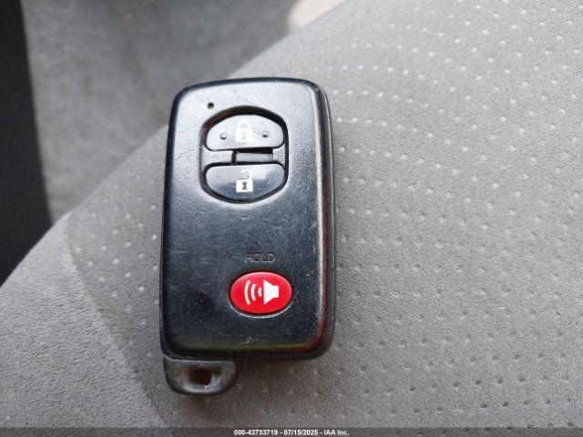 Toyota Prius Two Image 9