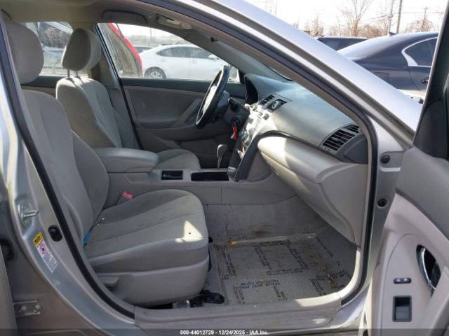 Toyota Camry Le Image 14