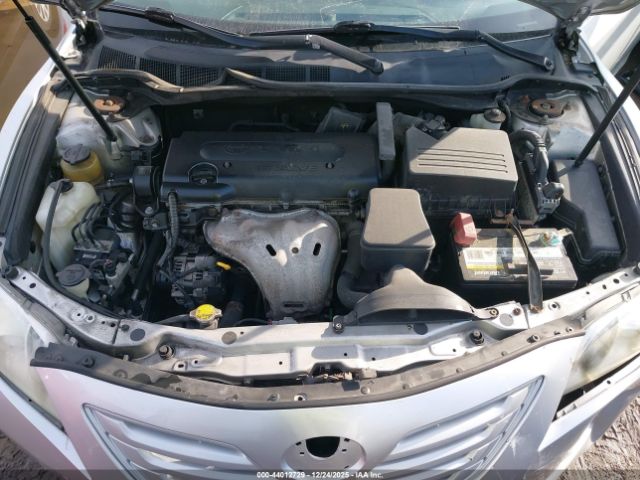 Toyota Camry Le Image 9