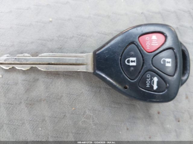 Toyota Camry Le Image 11