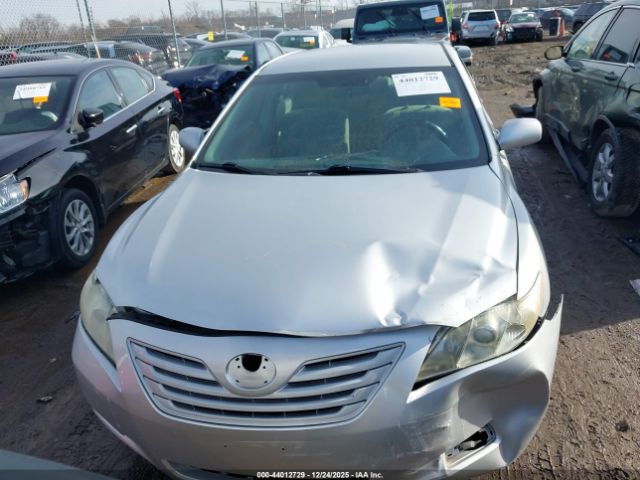 Toyota Camry Le Image 12