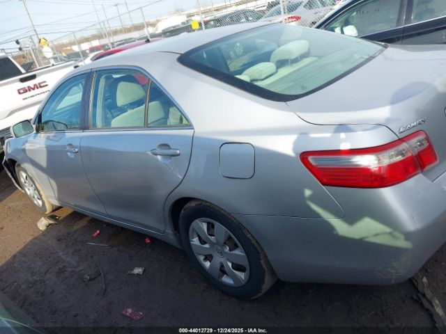 Toyota Camry Le Image 16