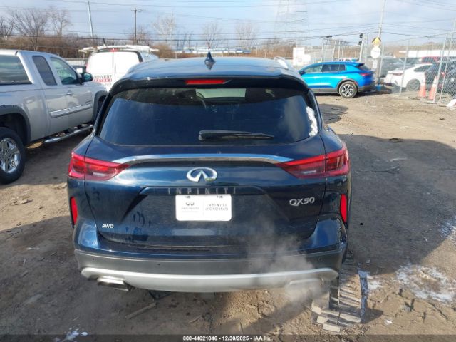 INFINITI Qx Essential Image 16