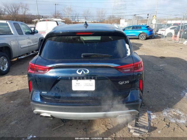 INFINITI Qx Essential Image 16