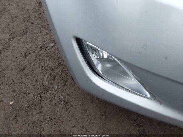 Hyundai ELANTRA Image 3