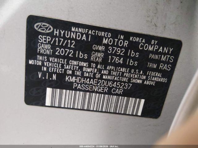 Hyundai ELANTRA Image 4