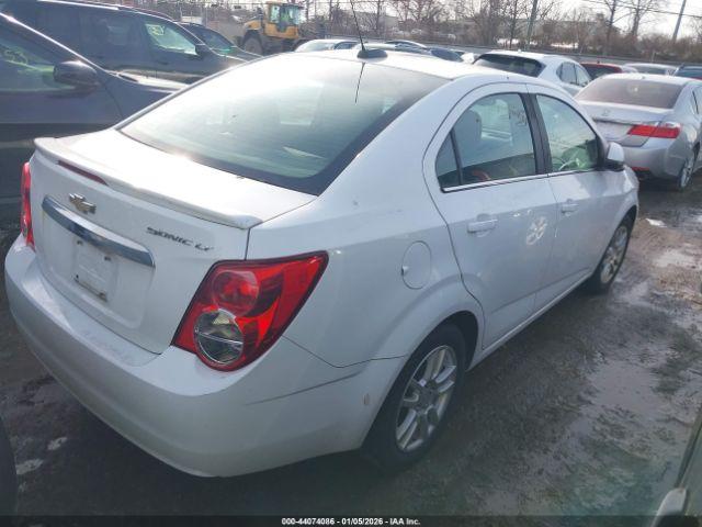 Chevrolet Sonic Lt Auto Image 10