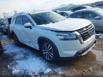  Salvage Nissan Pathfinder