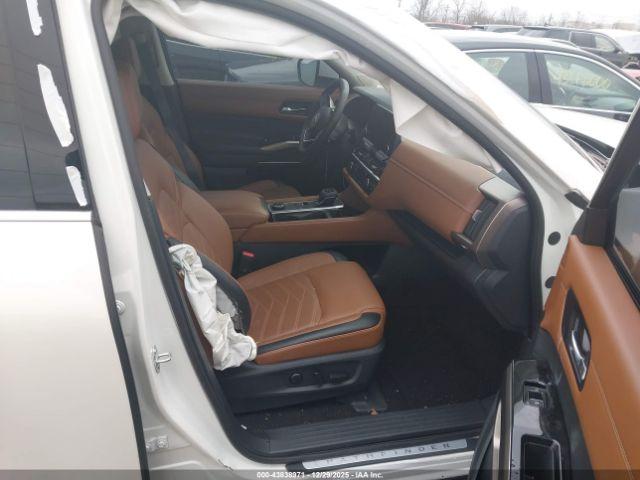 Nissan Pathfinder Platinum 4wd Image 8