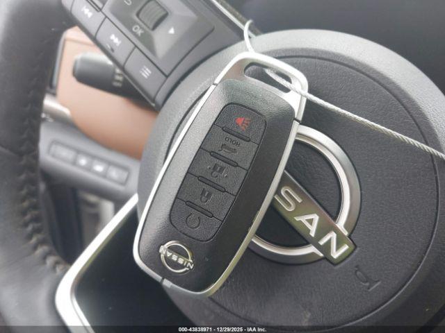 Nissan Pathfinder Platinum 4wd Image 4