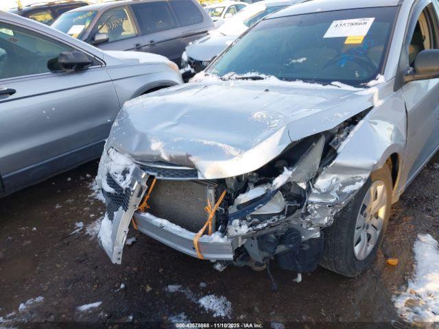 Chevrolet Cruze Ls Auto Image 4