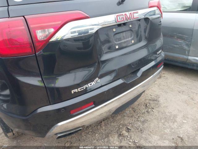 GMC Acadia Denali Image 3