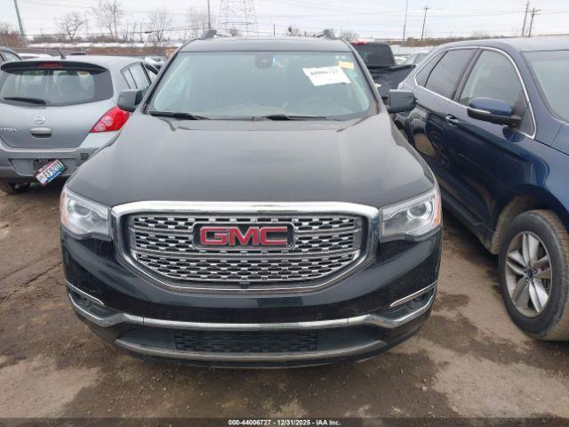 GMC Acadia Denali Image 17