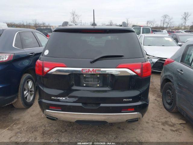 GMC Acadia Denali Image 12