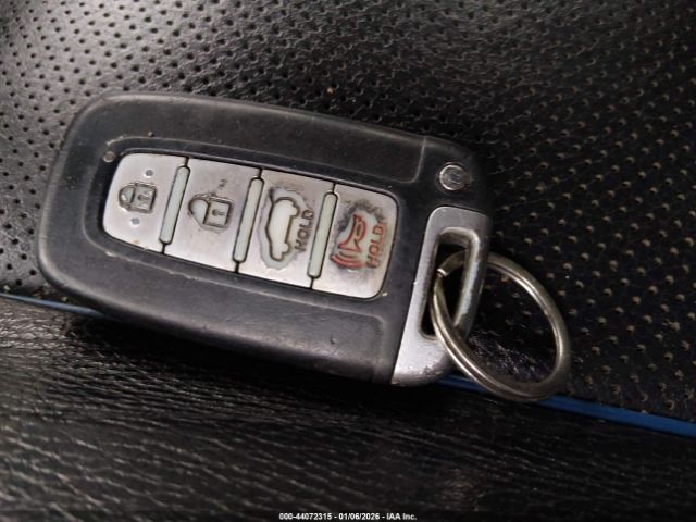 Hyundai VELOSTER Image 6