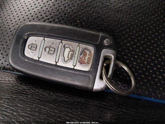 Hyundai VELOSTER Image 6