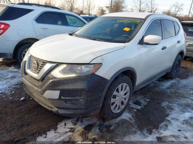 Nissan Rogue S Image 2
