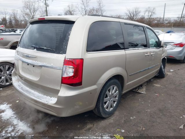 Chrysler Town & Country Touring Image 13
