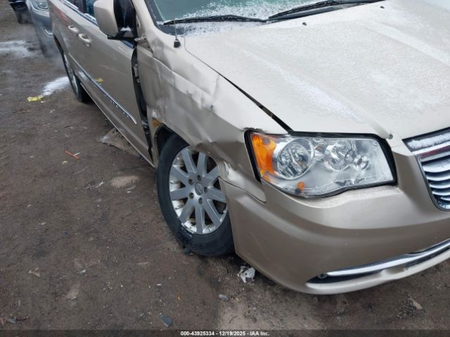 Chrysler Town & Country Touring Image 4