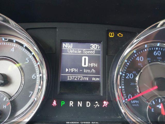 Chrysler Town & Country Touring Image 10