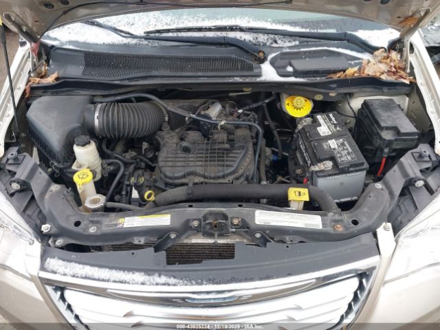 Chrysler Town & Country Touring Image 5